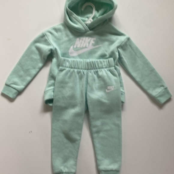 NWTO Nike for toddlers girl mint color athletic set. Hooded. Sz 2-3T new - Picture 6 of 9